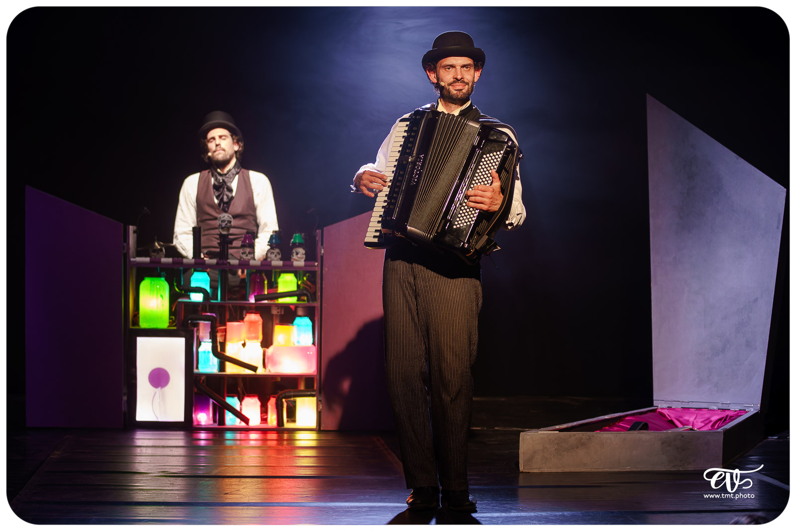 CROQUE-MORTS CHANTEURS (CIE FIRMIN & HECTOR)